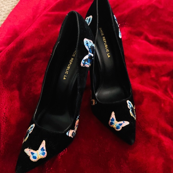 Shoes - Picture 2 of 3